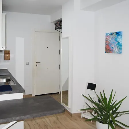 Studio In Center *